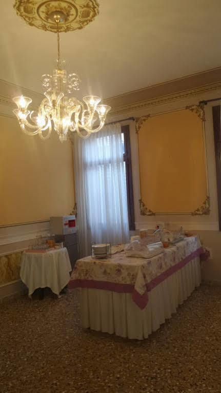 Bed and Breakfast Casa Di Carlo Goldoni - Dimora Storica à Chioggia Extérieur photo