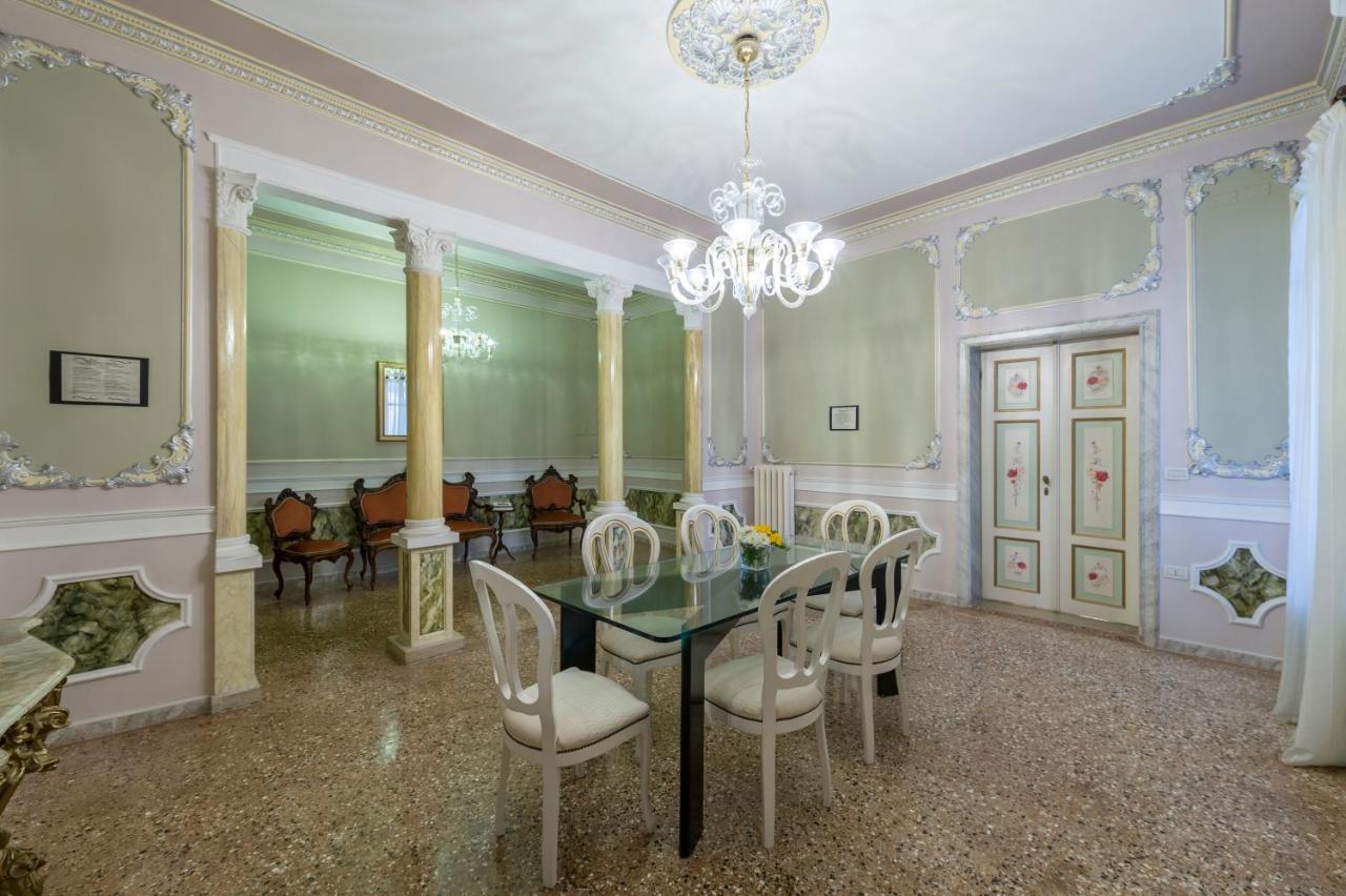 Bed and Breakfast Casa Di Carlo Goldoni - Dimora Storica à Chioggia Extérieur photo